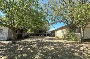 1602 Archery Ln, Garland, TX 75044 - Photo 2