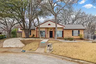 1904 Bay Oaks Ct, Fort Worth, TX 76112 - Photo 2