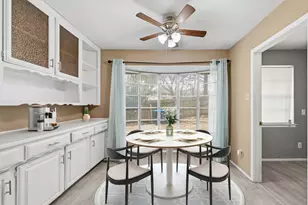 1904 Bay Oaks Ct, Fort Worth, TX 76112 - Photo 18