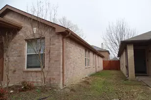 5428 Maverick Dr, Grand Prairie, TX 75052 - Photo 4