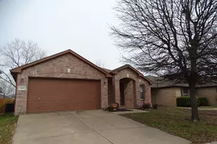 5428 Maverick Dr, Grand Prairie, TX 75052 - Photo 2