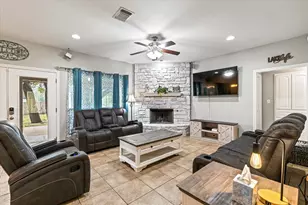 1609 Cheyenne Trail, Granbury, TX 76048 - Photo 4