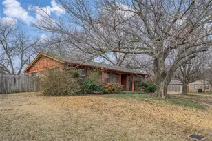 702 Hillside Dr, Sherman, TX 75090 - Photo 4