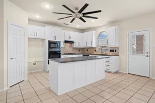 2517 Early Bird Dr, Arlington, TX 76001 - Photo 8