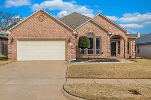 2517 Early Bird Dr, Arlington, TX 76001 - Photo 1