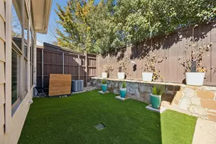 2550 Wedglea Dr, Dallas, TX 75211 - Photo 22