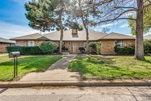 4302 Kingswick Dr, Arlington, TX 76016 - Photo 2