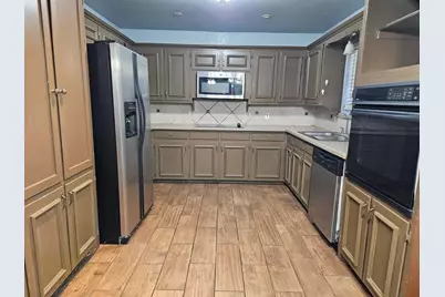 808 McCurry Avenue, Bedford, TX 76022 - Photo 10