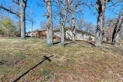1025 S Maurice Avenue, Denison, TX 75020 - Photo 2