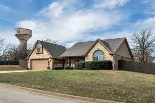 805 Linda Dr, Joshua, TX 76058 - Photo 2