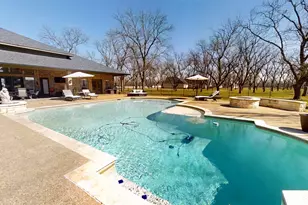 8810 S Hampton Dr, Granbury, TX 76049 - Photo 26