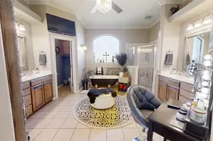 8810 S Hampton Dr, Granbury, TX 76049 - Photo 16