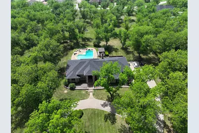 8810 S Hampton Drive, Granbury, TX 76049 - Photo 2