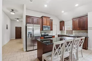 803 Lakeview Dr, Alvarado, TX 76009 - Photo 8