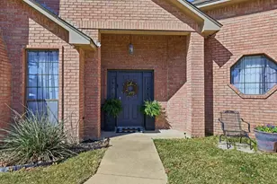 2307 William Cir, Ennis, TX 75119 - Photo 2