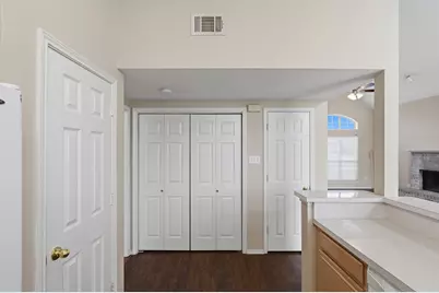 216 W Glen Meadow Drive, Glenn Heights, TX 75154 - Photo 2