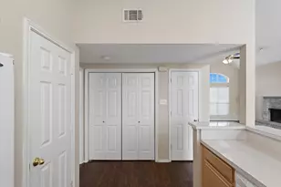 216 W Glen Meadow Dr, Glenn Heights, TX 75154 - Photo 2