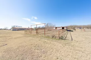 474 Hanging Tree Rd, Bowie, TX 76230 - Photo 20