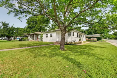 1102 Poindexter Avenue, Cleburne, TX 76033 - Photo 2