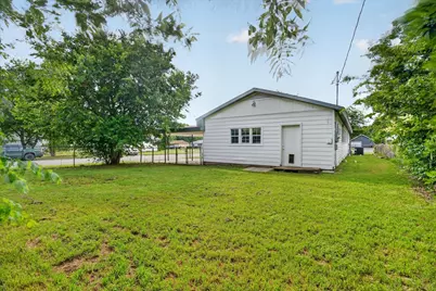 1102 Poindexter Avenue, Cleburne, TX 76033 - Photo 24