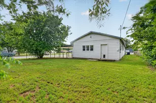 1102 Poindexter Ave, Cleburne, TX 76033 - Photo 24