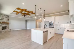 1016 Freedom Ct, Weatherford, TX 76088 - Photo 18