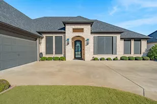 2040 Spieth St, Granbury, TX 76048 - Photo 4