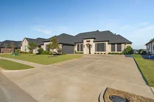 2040 Spieth St, Granbury, TX 76048 - Photo 2