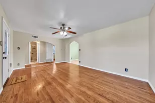 1112 E Mitchell St, Arlington, TX 76010 - Photo 10