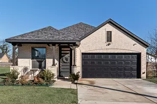 404 W Rochester St, Terrell, TX 75160 - Photo 1