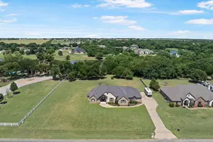 577 Hidden Lakes Blvd, Gunter, TX 75058 - Photo 1