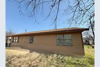 1605 E 10th Avenue, Corsicana, TX 75110 - Photo 8