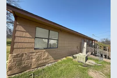 1605 E 10th Avenue, Corsicana, TX 75110 - Photo 10