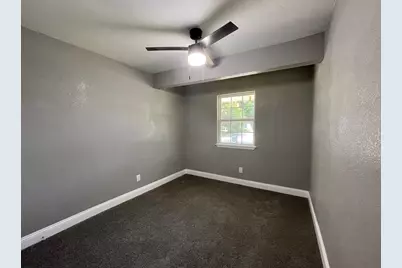 225 E Coral Way, Grand Prairie, TX 75051 - Photo 8