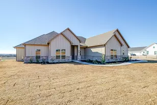 1024 Freedom Ct, Weatherford, TX 76088 - Photo 2