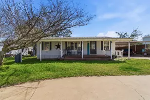 3011 N Sky Ct, Granbury, TX 76049 - Photo 2