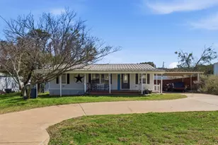 3011 Sky Ct, Granbury, TX 76049 - Photo 4