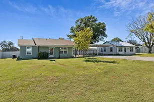 1060 E Reno Rd, Reno, TX 76020 - Photo 16