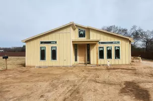 207 Stevens St, Bridgeport, TX 76426 - Photo 2