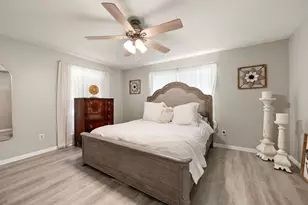 2021 Mountainview Dr, Hurst, TX 76054 - Photo 16