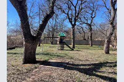 820 Plum Street, Graham, TX 76450 - Photo 20