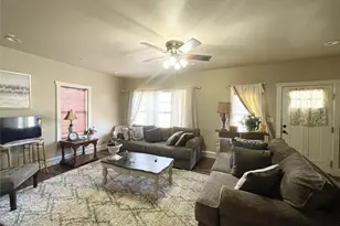820 Plum St, Graham, TX 76450 - Photo 2