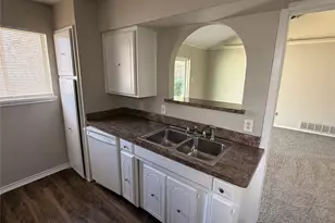 2805 W Ferndale Ln, Grand Prairie, TX 75052 - Photo 8