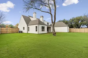 3207 Latham Dr, Dallas, TX 75229 - Photo 38