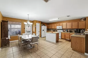 7936 Meadow Spring Ln, Fort Worth, TX 76120 - Photo 12