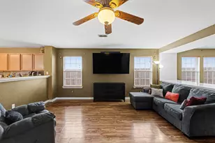 7936 Meadow Spring Ln, Fort Worth, TX 76120 - Photo 8