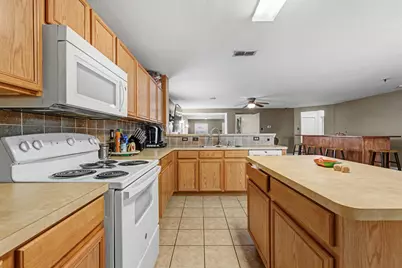 7936 Meadow Spring Lane, Fort Worth, TX 76120 - Photo 16