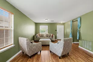 7936 Meadow Spring Ln, Fort Worth, TX 76120 - Photo 6