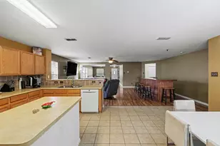 7936 Meadow Spring Ln, Fort Worth, TX 76120 - Photo 14