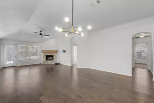 924 Blue Quail Run, Glenn Heights, TX 75154 - Photo 10